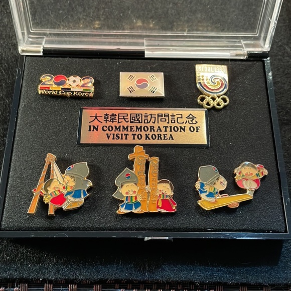 Korean Commemorative Pin Set - Picture 3 of 4